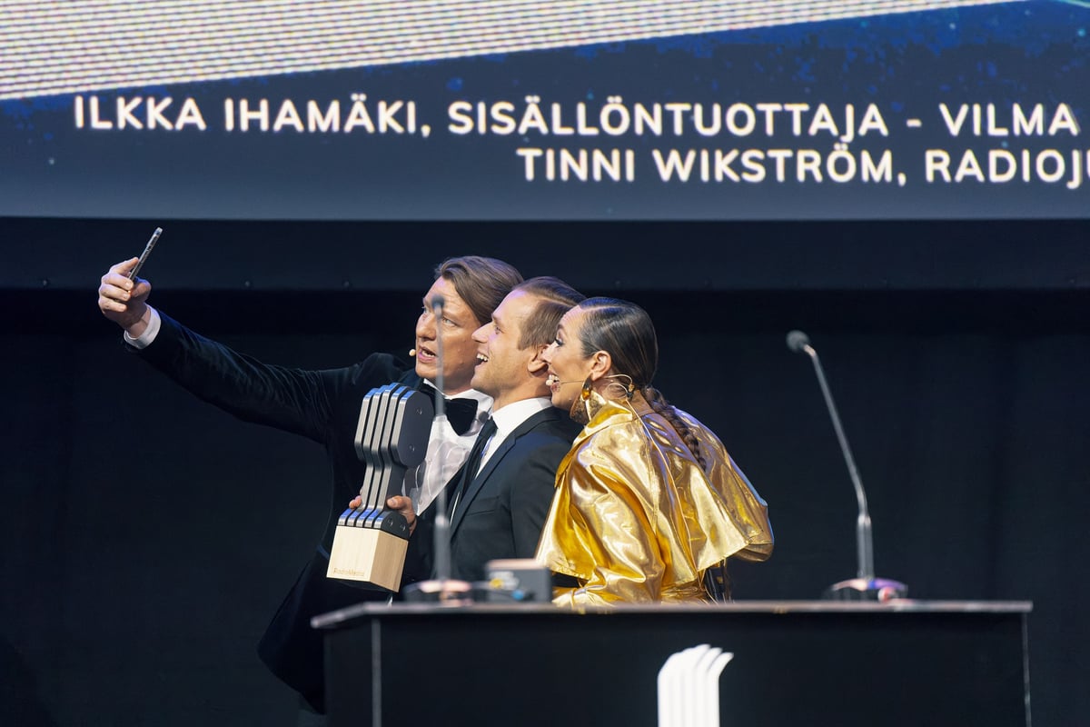 Jaajo Ilkka ja Anni selfie 126 Radiogaala 2024